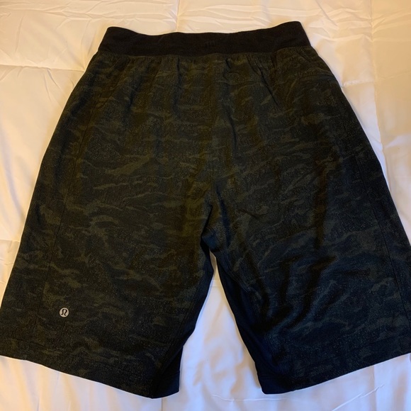 Men’s Lululemon shorts 9” - Picture 1 of 3